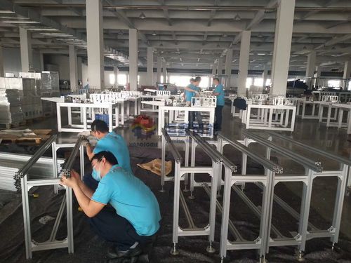 恒鑫智能全自動平面口罩機加速生產(chǎn)中,滿足客戶交付率