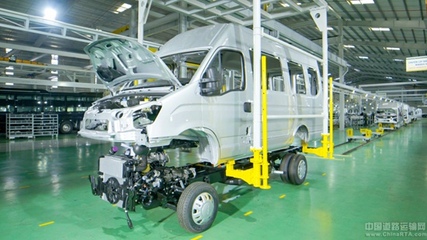 依維柯攜長(zhǎng)海汽車(chē)在越南發(fā)布全新車(chē)型Daily Minibus