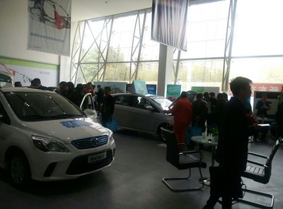 上海新政北汽新能源純電動汽車銷售火爆-新浪汽車