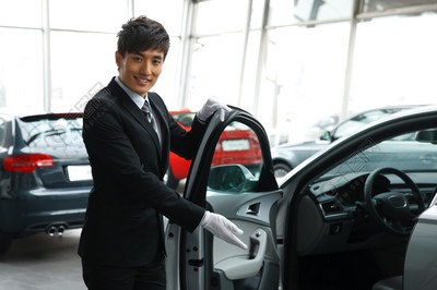 汽車(chē)銷(xiāo)售人員